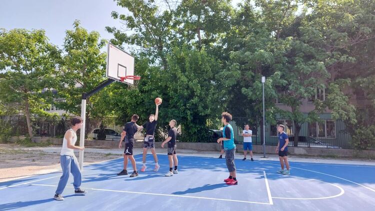 Грамоти за изявени ученици и спортни състезания за патронния празник на ПГМЕТ в Хасково