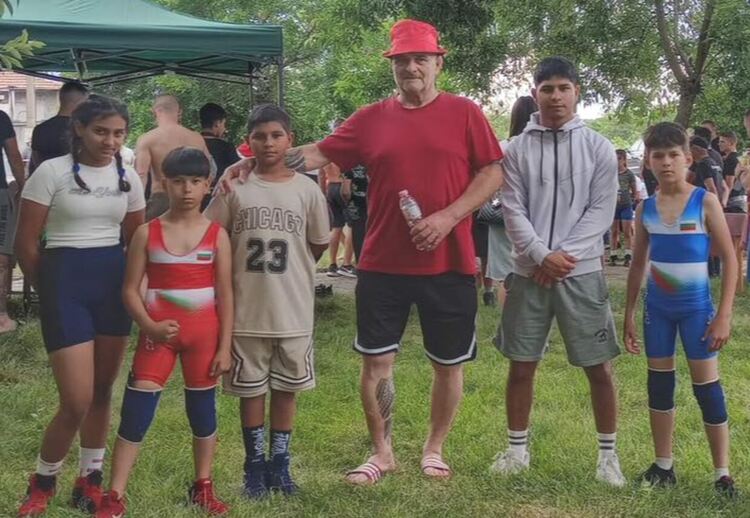 3 медала за симеоновградските борци от турнир в Априлово 