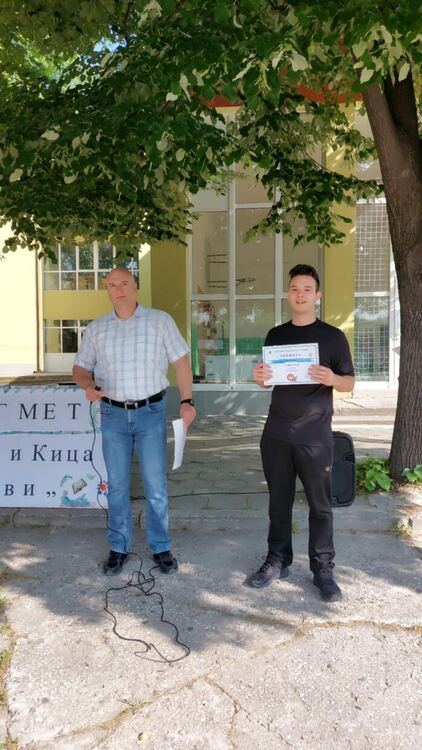 Грамоти за изявени ученици и спортни състезания за патронния празник на ПГМЕТ в Хасково