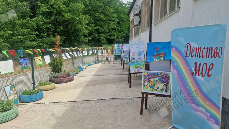 Конкурс за рисунка „Детство мое” зарадва деца със специални образователни потребности в областта