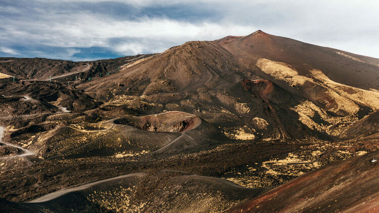 Мощно изригване на Етна уплаши туристите