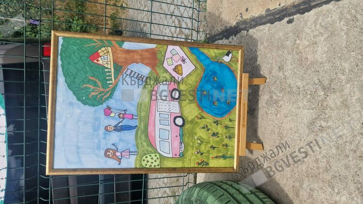 Конкурс за рисунка „Детство мое” зарадва деца със специални образователни потребности в областта