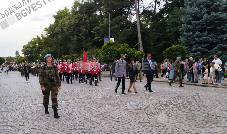 Кърджалийци се поклониха пред паметта на Ботев и героите на България/снимки/