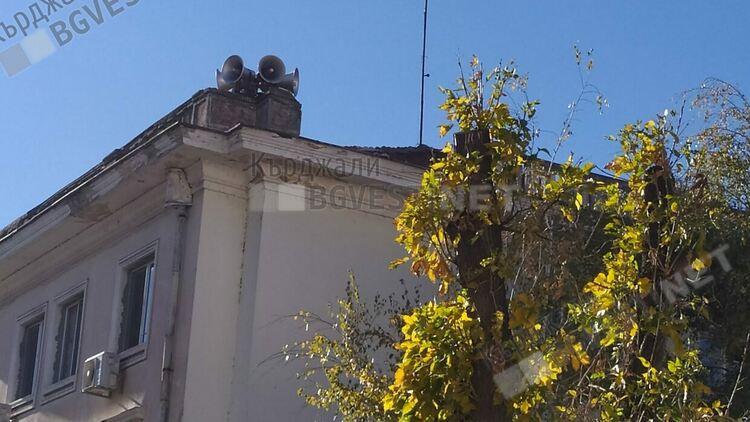 Сигнал на сирени в деня на почит към паметта на Христо Ботев и на загиналите за свободата на България