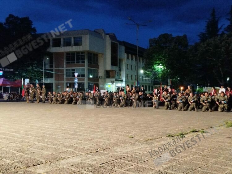 Кърджалийци се поклониха пред паметта на Ботев и героите на България/снимки/