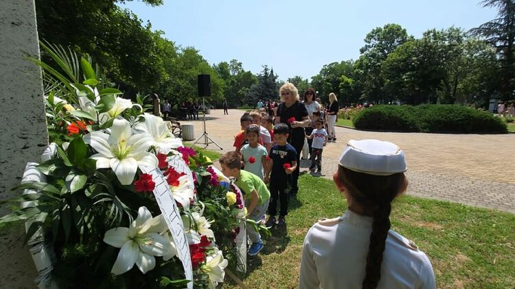 Димитровград се поклони пред Ботев и загиналите за свободата ни герои
