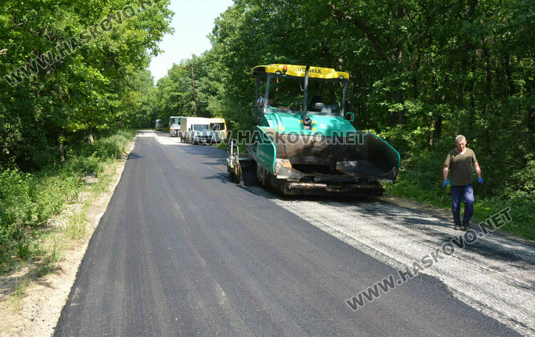 Заради асфалтиране затвориха пътя през „Кенана“ – от отбивката за Старческия дом до Е-80