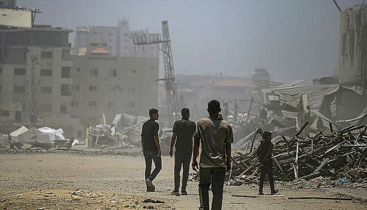 Смърт и хаос край хуманитарен център в Рафах: Най-малко 24 убити и десетки ранени