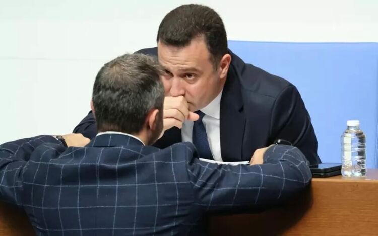 Каква ли нова схема за компенсации на бизнеса ще измислят енергийният министър Жечо Станков и шефът на бюджетната комисия в НС Делян Добрев?