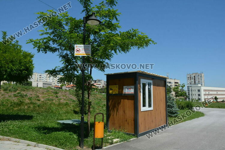 Хасковлия: Младежи чупят лампи, пейки и съоръжения в парка зад ДНА