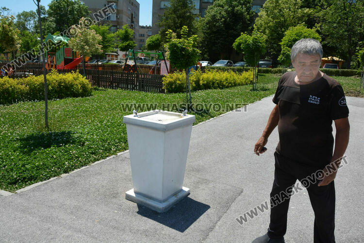 Хасковлия: Младежи чупят лампи, пейки и съоръжения в парка зад ДНА