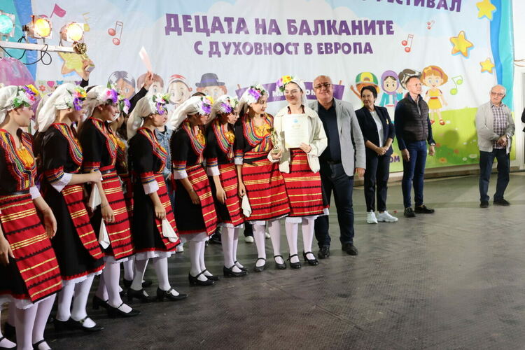 “Шампионски ритъм“ прослави Кърджали на Международния детски етнофестивал „Децата на Балканите“