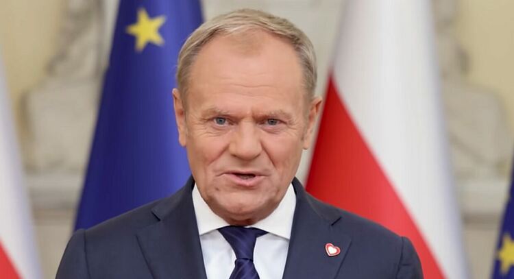 Кадър от обръщението на Доналд Туск
