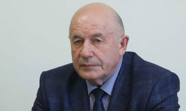 Полковникът от резерва Иван Иванов оглави Агенцията за бежанците. Той е на 69 години и е типичният номенклатурчик от редиците първо на БКП преди 1989 г., а след това и на БСП, винаги с пост във властта.