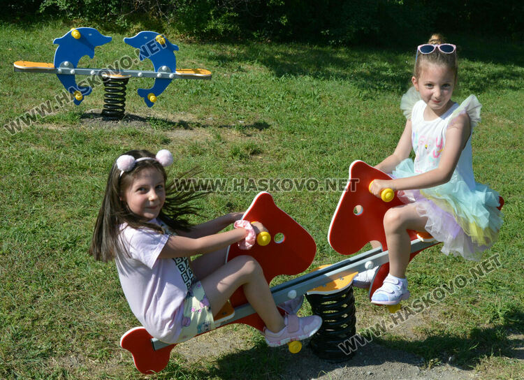 „Инър уил“ Хасково обособи детски кът на „Ямача“ с поставяне на нови съоръжения