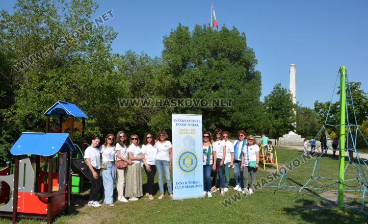 „Инър уил“ Хасково обособи детски кът на „Ямача“ с поставяне на нови съоръжения