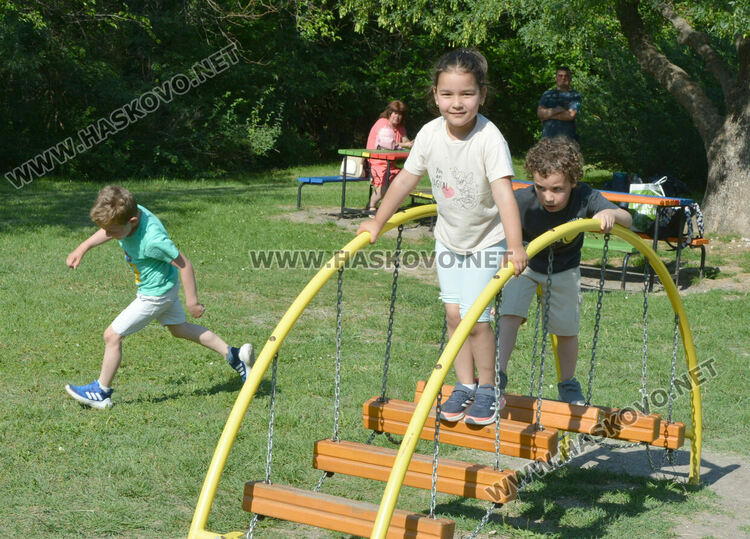 „Инър уил“ Хасково обособи детски кът на „Ямача“ с поставяне на нови съоръжения