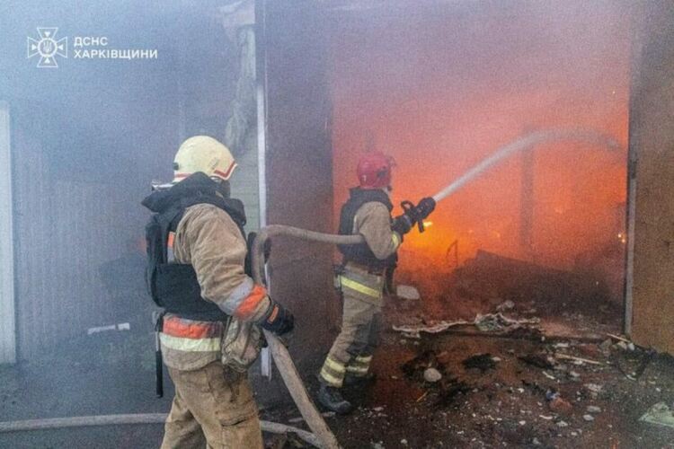 Пожари пламнаха в Харков след масирана руска атака тази нощ