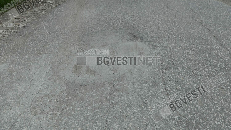 Жителите на смолянското село Сивино сами ремонтираха 6 км път