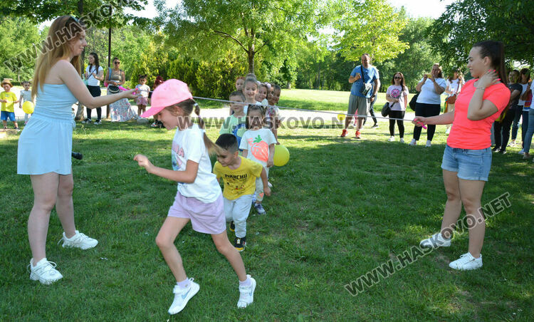 „Инър уил“ Хасково обособи детски кът на „Ямача“ с поставяне на нови съоръжения