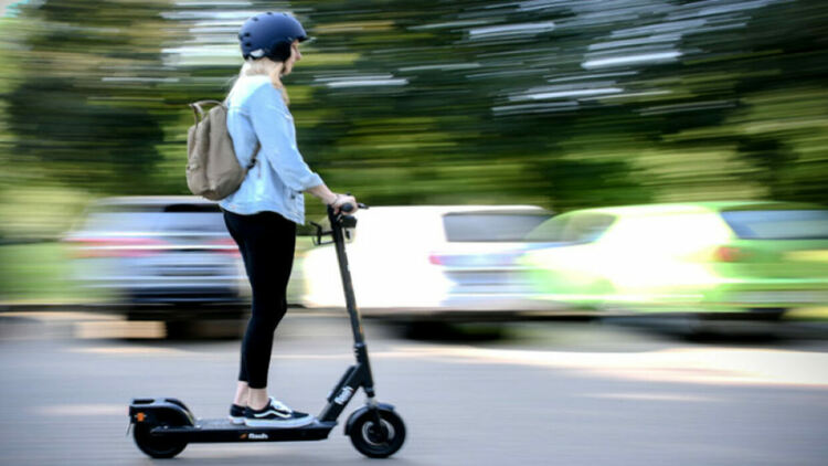Общо 14 фиша за нарушения с електрически тротинетки съставени при проверки на сектор „Общинска полиция“ в Перник
