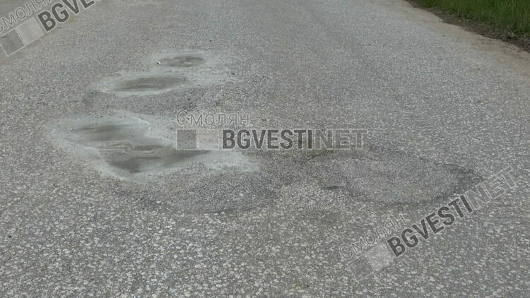 Жителите на смолянското село Сивино сами ремонтираха 6 км път