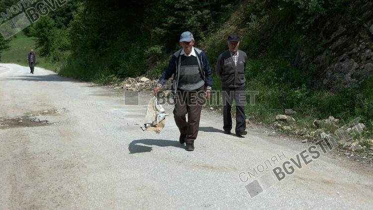 Жителите на смолянското село Сивино сами ремонтираха 6 км път