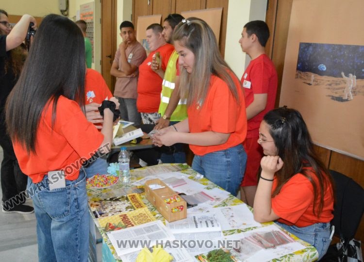 Ученици от три училища представят иновативни идеи на фестивала „Сай Хай“ 