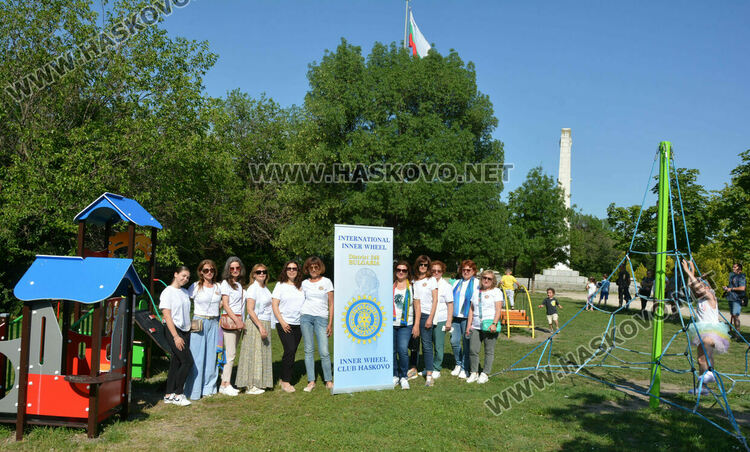 „Инър уил“ Хасково обособи детски кът на „Ямача“ с поставяне на нови съоръжения