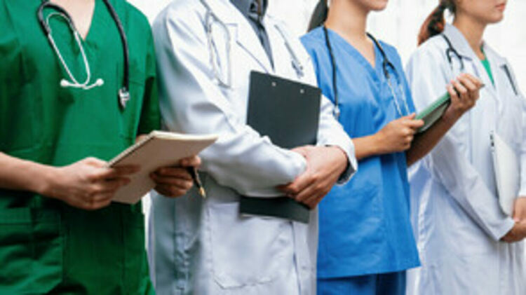 Специалностите „Медицинска сестра“ и „Акушерка“ стават защитени, обучението - безплатно