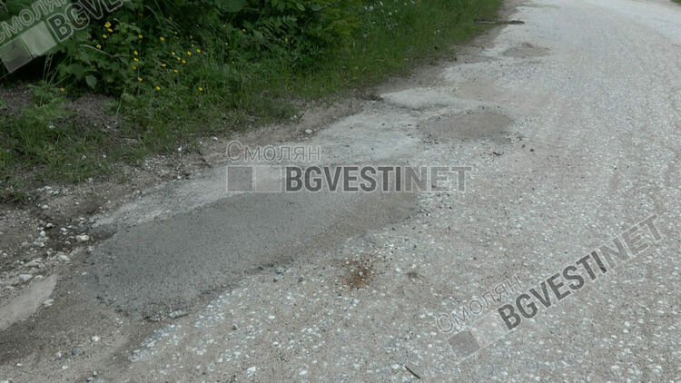 Жителите на смолянското село Сивино сами ремонтираха 6 км път