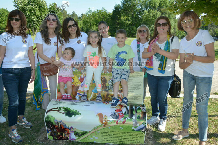 „Инър уил“ Хасково обособи детски кът на „Ямача“ с поставяне на нови съоръжения