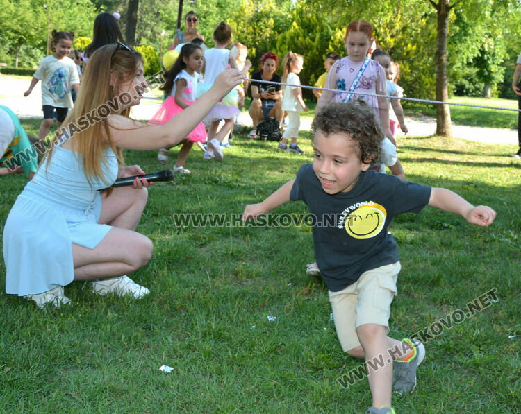 „Инър уил“ Хасково обособи детски кът на „Ямача“ с поставяне на нови съоръжения