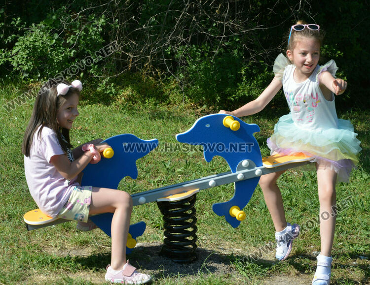 „Инър уил“ Хасково обособи детски кът на „Ямача“ с поставяне на нови съоръжения