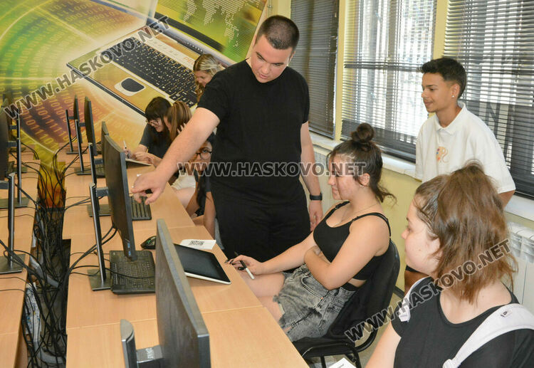 Гимназията по туризъм представи 5 специалности пред бъдещи възпитаници