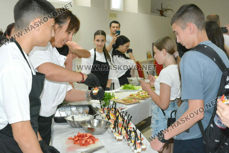 Гимназията по туризъм представи 5 специалности пред бъдещи възпитаници