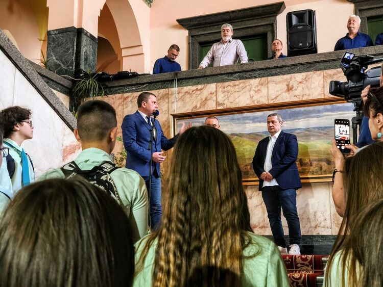 В сградата на Минната дирекция в Перник бe представена картината „Дойрански позиции“ 