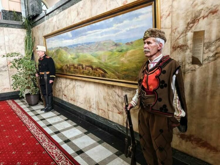 В сградата на Минната дирекция в Перник бe представена картината „Дойрански позиции“ 