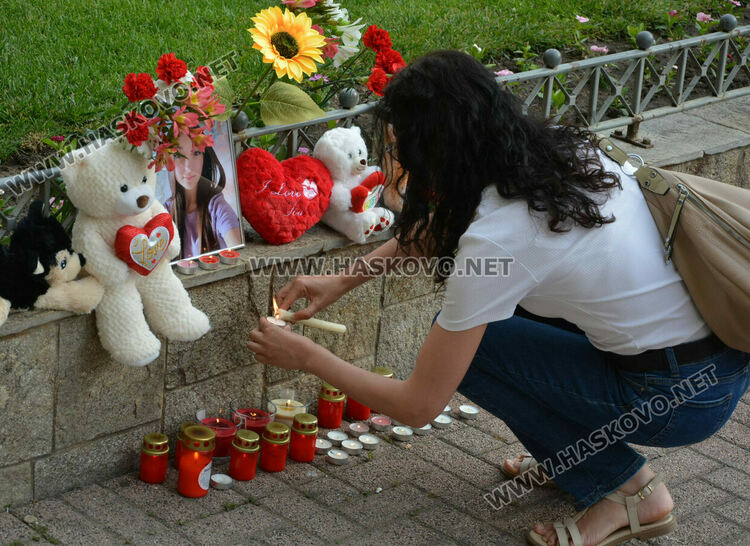Бдение за Маги на 40-ия ден след убийството ѝ в Хасково