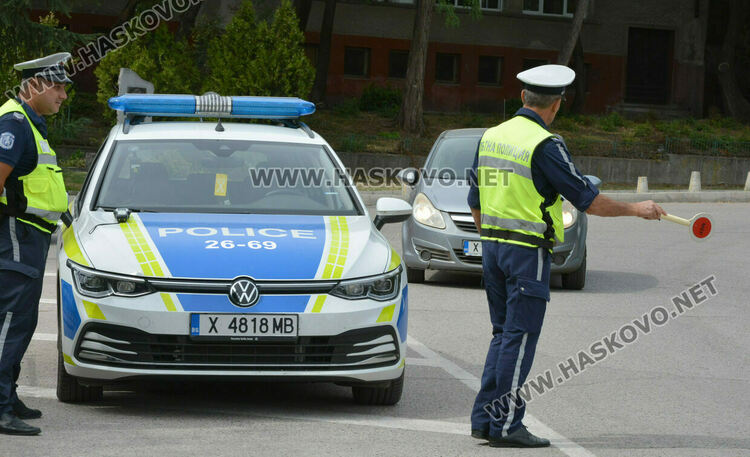 Заловиха грък в Харманли с нерегистриран автомобил, задържаха водач с 3,05 промила