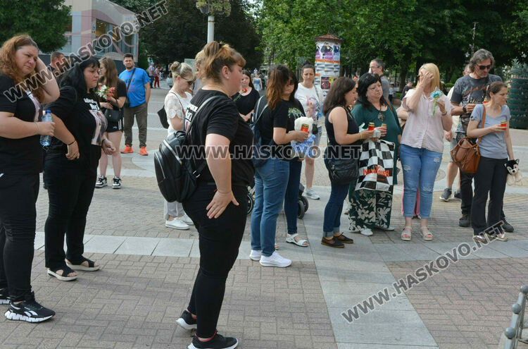 Бдение за Маги на 40-ия ден след убийството ѝ в Хасково