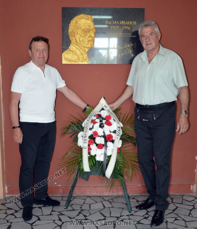 Първият випуск на Езиковата гимназия в Хасково се събра след 50 години