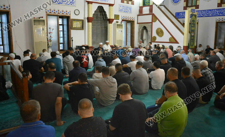 Мюсюлманите препълниха джамиите в Хасково за Курбан Байрам