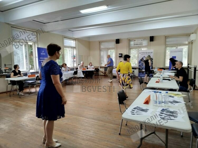 Десет работодателски организации се включиха в изнесената трудова борса в Кърджали