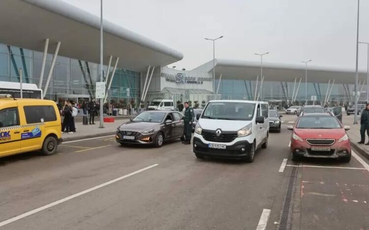 Срокът на извънредната проверка на столичното летище е една седмица - до 13 юни.