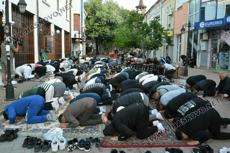 Мюсюлманите препълниха джамиите в Хасково за Курбан Байрам