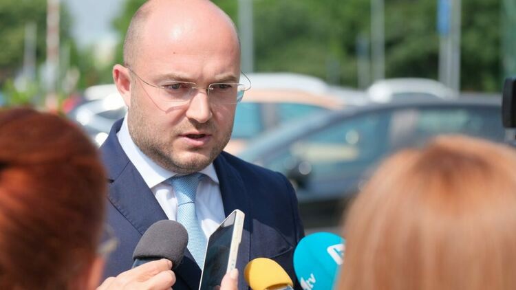 Нови правила и защита слагат край на терора над гражданите от колекторите