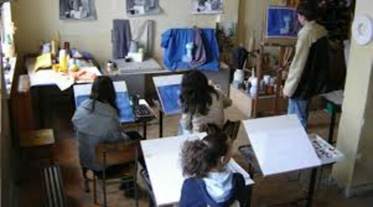 Професионалната гимназия по приложни изкуства в Смолян с безплатни консултации по рисуване за бъдещи осмокласници