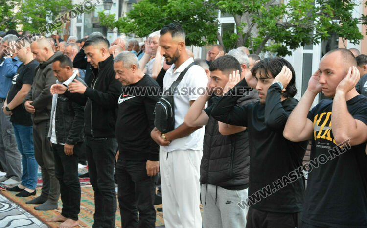 Мюсюлманите препълниха джамиите в Хасково за Курбан Байрам