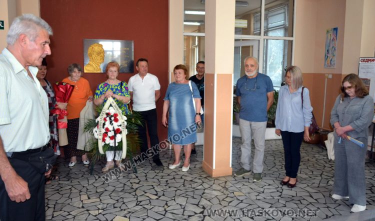 Първият випуск на Езиковата гимназия в Хасково се събра след 50 години